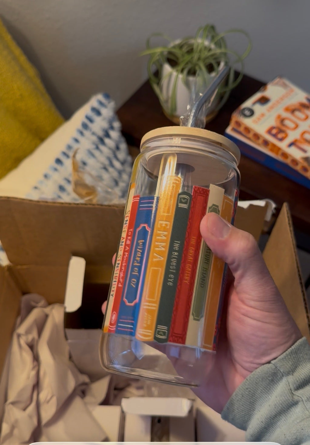 Books Glass with bamboo lid and metal straw